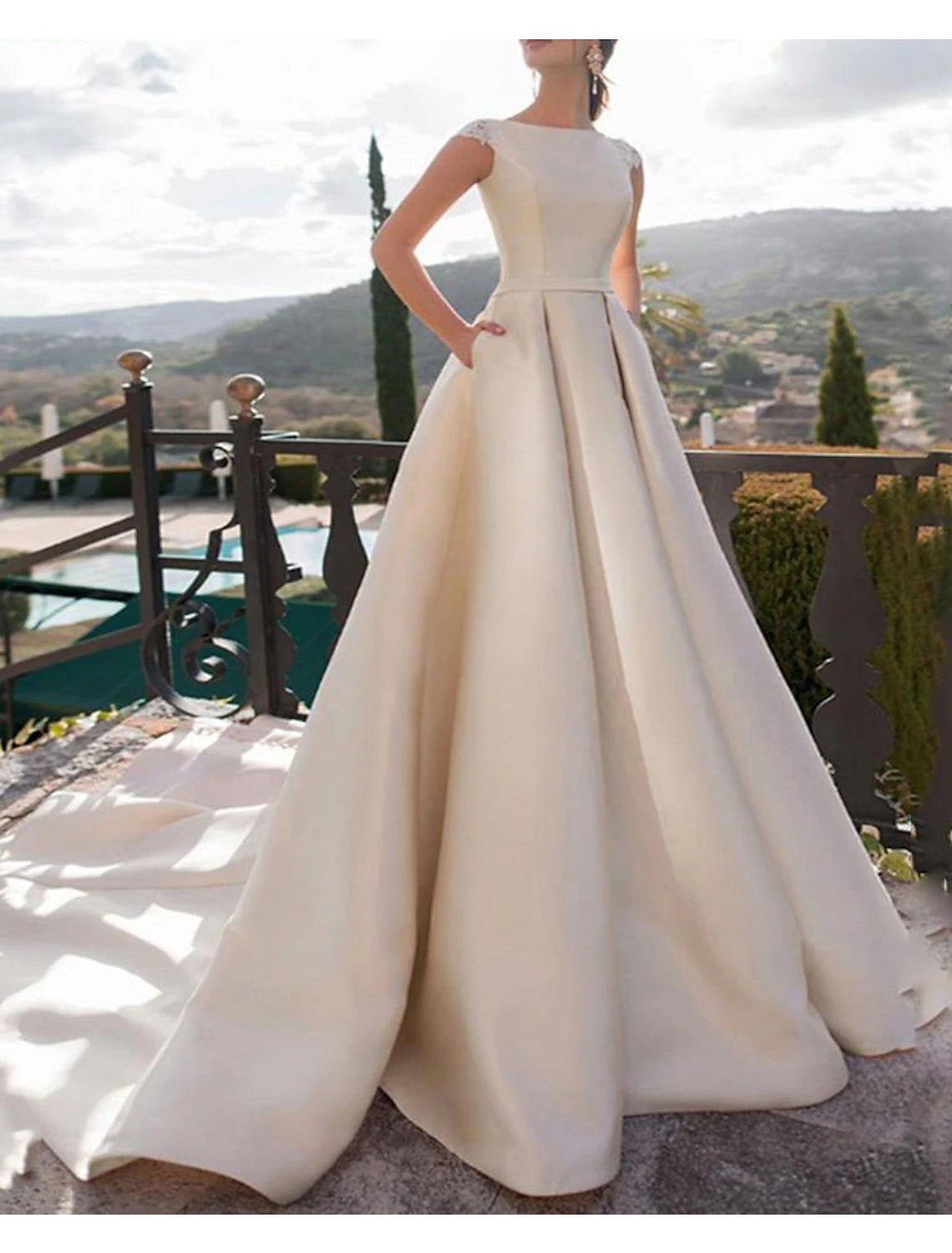 Wholesale Hall Royal Style Wedding Dresses A-Line Scoop Neck Sleeveless Court Train Satin Bridal Gowns With Pearls Appliques